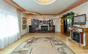 Дом 213м&sup2;, 2-этажный, участок 12 сот.  