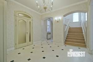 Дом 520м², 3-этажный, участок 6 сот.  