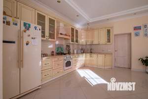 Дом 315м², 2-этажный, участок 10 сот.  