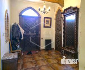 Дом 262м&sup2;, 4-этажный, участок 12 сот.  