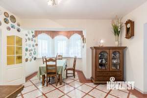 Дом 461м&sup2;, 3-этажный, участок 8 сот.  