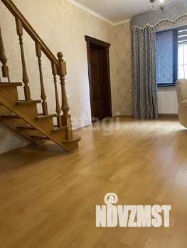 Дом 214м&sup2;, 2-этажный, участок 4 сот.  