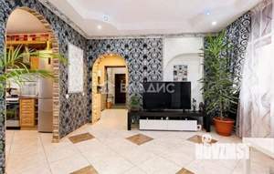 Дом 180м&sup2;, 3-этажный, участок 6 сот.  