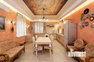 Дом 300м², 2-этажный, участок 6 сот.  