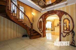 Дом 350м², 3-этажный, участок 8 сот.  