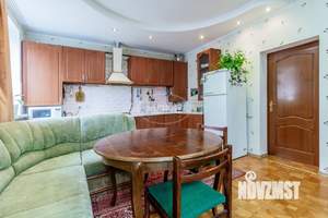 Дом 171м², 2-этажный, участок 4 сот.  