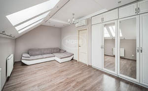Дом 220м², 3-этажный, участок 1 сот.  