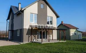 Дом 200м&sup2;, 3-этажный, участок 0 сот.  