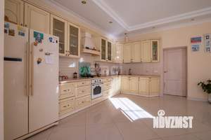 Дом 315м², 3-этажный, участок 10 сот.  