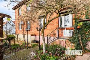 Дом 158м&sup2;, 3-этажный, участок 4 сот.  