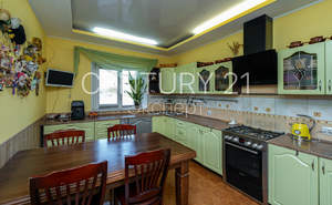 Дом 213м&sup2;, 2-этажный, участок 12 сот.  