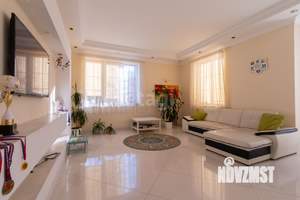 Дом 315м², 3-этажный, участок 10 сот.  