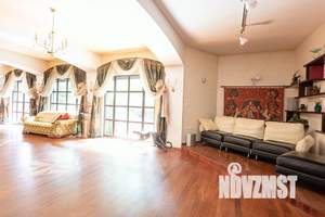Дом 750м², 2-этажный, участок 17 сот.  