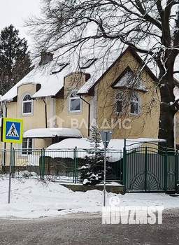 Дом 394м&sup2;, 2-этажный, участок 8 сот.  