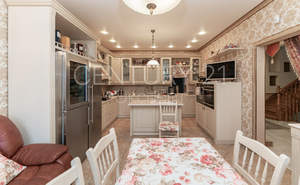 Дом 287м&sup2;, 2-этажный, участок 4 сот.  