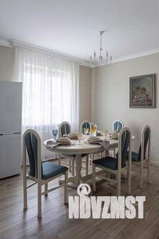 Дом 450м&sup2;, 2-этажный, участок 7 сот.  