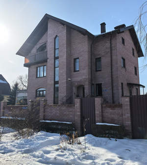 Дом 442м&sup2;, 3-этажный, участок 12 сот.  