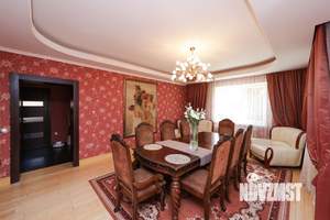 Дом 320м&sup2;, 3-этажный, участок 12 сот.  