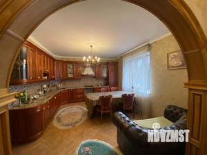 Дом 334м², 3-этажный, участок 6 сот.  