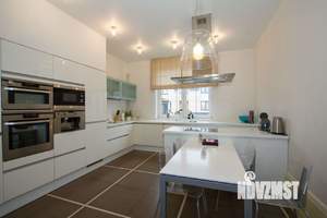 Таунхаус 300м&sup2;, 4-этажный, участок 2 сот.  