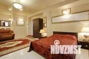 Дом 638м&sup2;, 4-этажный, участок 12 сот.  