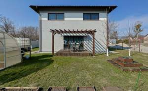 Дом 184м&sup2;, 2-этажный, участок 9 сот.  