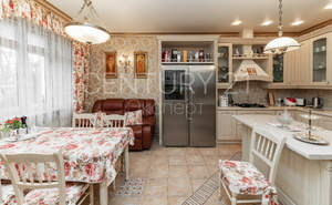 Дом 287м&sup2;, 2-этажный, участок 4 сот.  