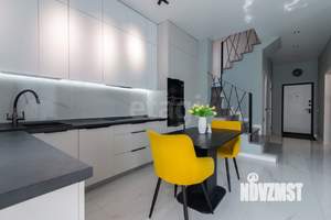 Дом 99м&sup2;, 2-этажный, участок 3 сот.  