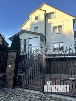 Дом 320м², 3-этажный, участок 12 сот.  