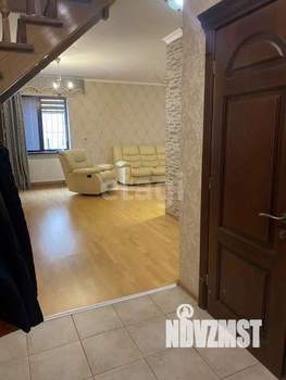 Дом 214м&sup2;, 2-этажный, участок 4 сот.  