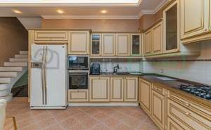 Дом 195м², 3-этажный, участок 2 сот.  