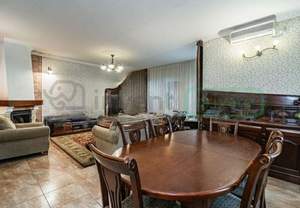 Дом 220м², 2-этажный, участок 6 сот.  