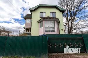 Дом 245м², 3-этажный, участок 12 сот.  
