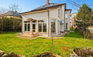 Дом 300м&sup2;, 2-этажный, участок 6 сот.  