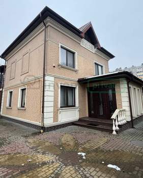 Дом 225м&sup2;, 3-этажный, участок 4 сот.  