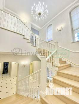 Дом 520м², 3-этажный, участок 6 сот.  