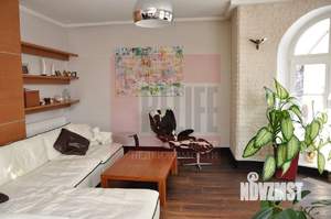 Дом 351м&sup2;, 3-этажный, участок 9 сот.  