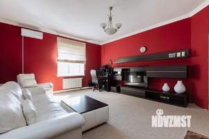 Дом 227м&sup2;, 3-этажный, участок 6 сот.  