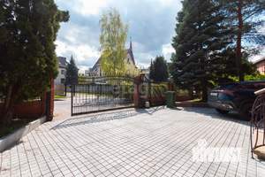 Дом 519м&sup2;, 3-этажный, участок 7 сот.  