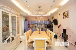 Дом 350м², 2-этажный, участок 8 сот.  