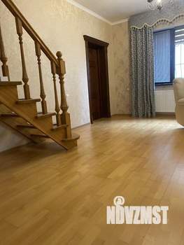 Дом 217м&sup2;, 2-этажный, участок 4 сот.  