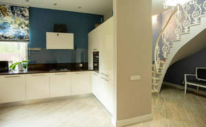 Дом 251м&sup2;, 3-этажный, участок 10 сот.  