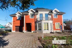 Дом 315м², 3-этажный, участок 10 сот.  