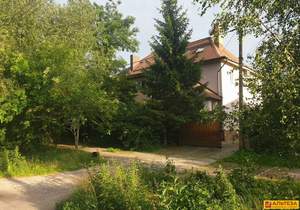 Дом 220м², 2-этажный, участок 6 сот.  