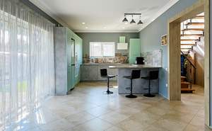 Дом 184м&sup2;, 2-этажный, участок 9 сот.  