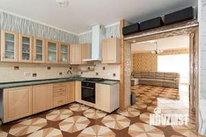 Дом 245м², 3-этажный, участок 12 сот.  