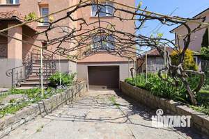 Дом 306м&sup2;, 3-этажный, участок 7 сот.  