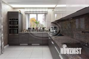 Дом 289м&sup2;, 3-этажный, участок 8 сот.  