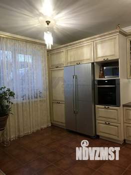 Дом 180м&sup2;, 2-этажный, участок 8 сот.  