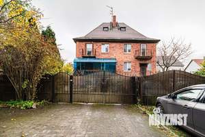 Дом 158м&sup2;, 3-этажный, участок 4 сот.  